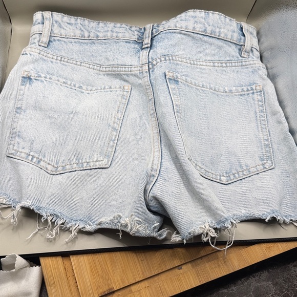 Zara denim shorts - size 2 - Picture 3 of 3